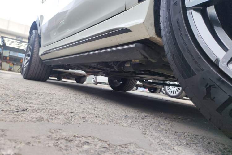 Used Mercedes-Benz GLE 2022 Refreshed GLE 350 4MATIC Coupe SUV Luxury Edition Right Side Sill