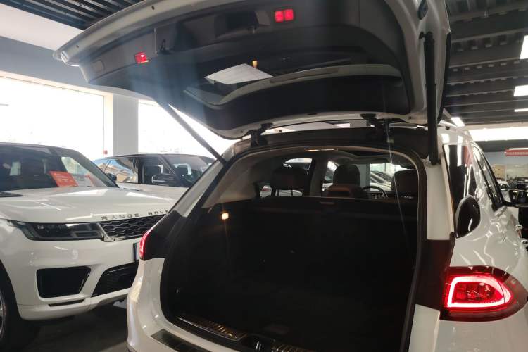 Used Mercedes-Benz GLE 2022 GLE 350 4MATIC Stylish Model Trunk