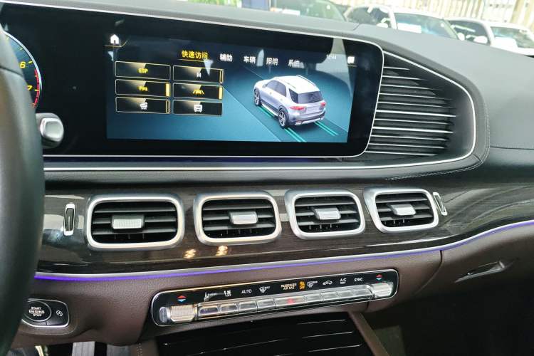 Used Mercedes-Benz GLE 2023 GLE 350 4MATIC Stylish Model Audio And AC Panel