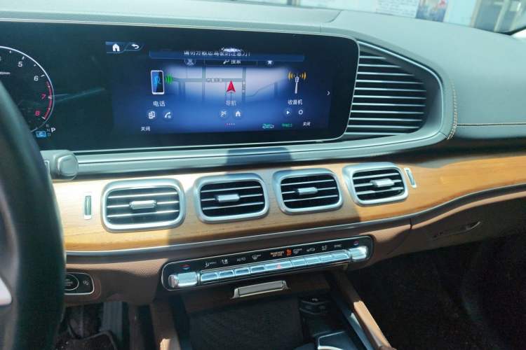 Used Mercedes-Benz GLE 2023 GLE 450 4MATIC Stylish Model Audio And AC Panel