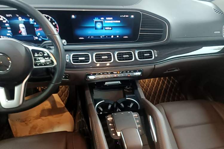Used Mercedes-Benz GLE 2023 GLE 350 4MATIC Stylish Model Audio And AC Panel