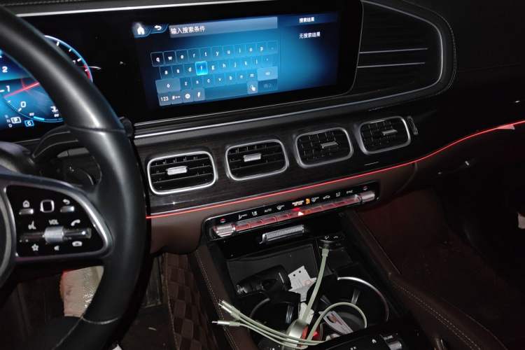 Used Mercedes-Benz GLE 2023 GLE 350 4MATIC Stylish Model Audio And AC Panel