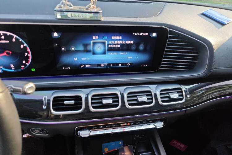 Used Mercedes-Benz GLE 2023 GLE 350 4MATIC Stylish Model Audio And AC Panel