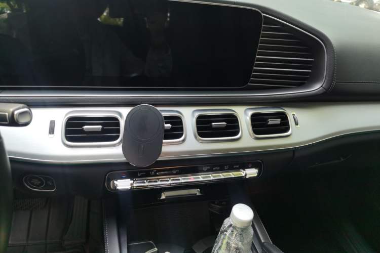 Used Mercedes-Benz GLE 2023 GLE 450 4MATIC Stylish Model Audio And AC Panel