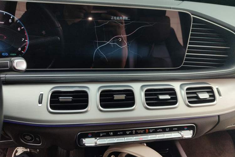 Used Mercedes-Benz GLE 2023 GLE 450 4MATIC Stylish Model Audio And AC Panel