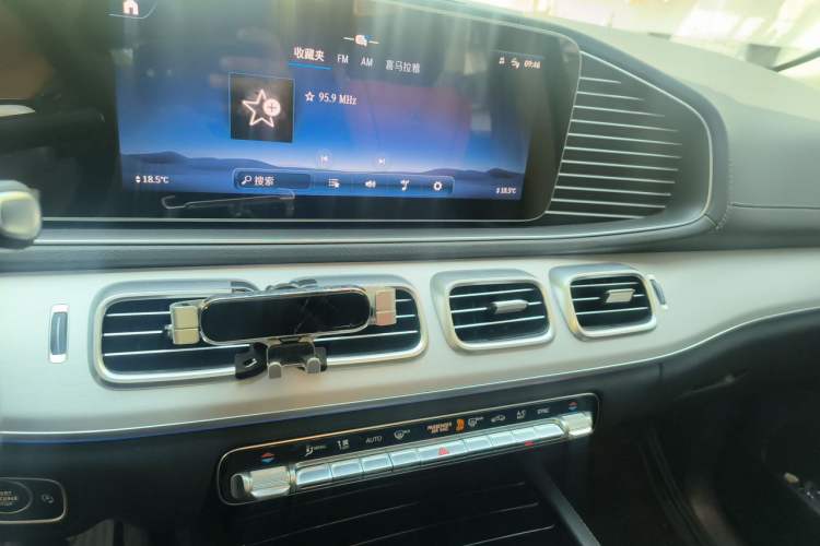 Used Mercedes-Benz GLE 2023 GLE 450 4MATIC AMG Line Audio And AC Panel