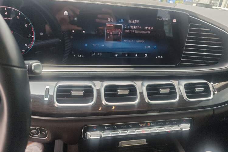 Used Mercedes-Benz GLE 2023 GLE 350 4MATIC Stylish Model Audio And AC Panel