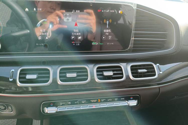Used Mercedes-Benz GLE 2023 GLE 350 4MATIC Stylish Model Audio And AC Panel