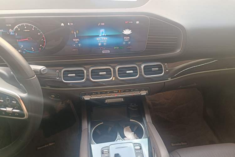 Used Mercedes-Benz GLE 2023 GLE 350 4MATIC Stylish Model Audio And AC Panel