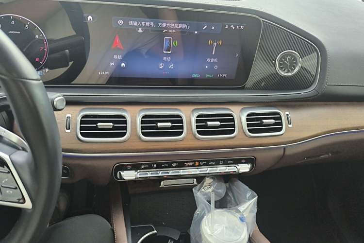Used Mercedes-Benz GLE 2023 GLE 450 4MATIC Stylish Model Audio And AC Panel