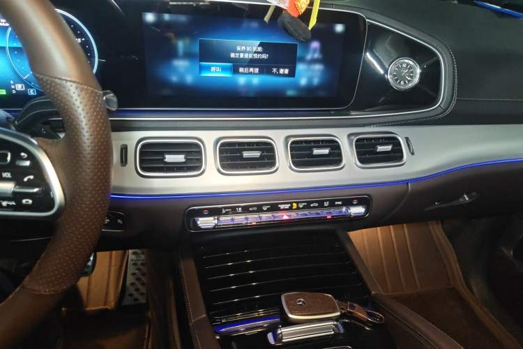 Used Mercedes-Benz GLE 2023 GLE 450 4MATIC Stylish Model Audio And AC Panel