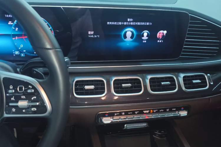 Used Mercedes-Benz GLE 2023 GLE 350 4MATIC Stylish Model Audio And AC Panel