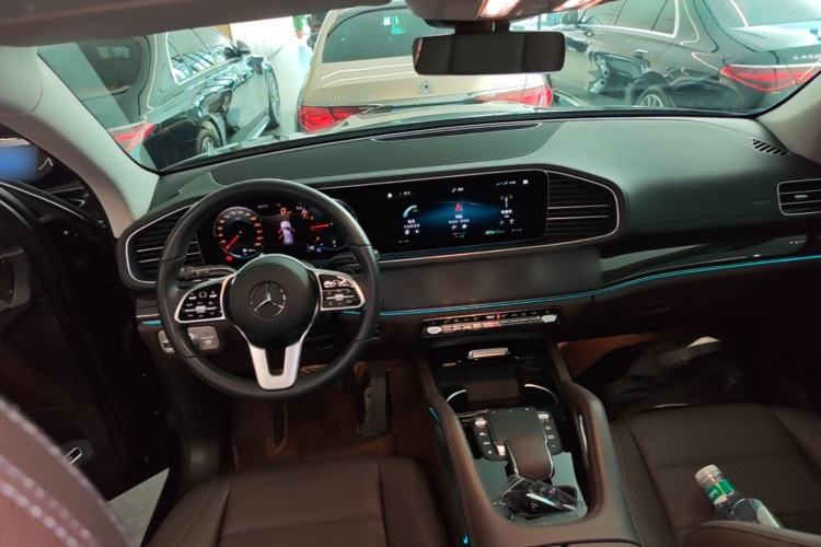 Used Mercedes-Benz GLE 2023 GLE 350 4MATIC Stylish Model Center Console