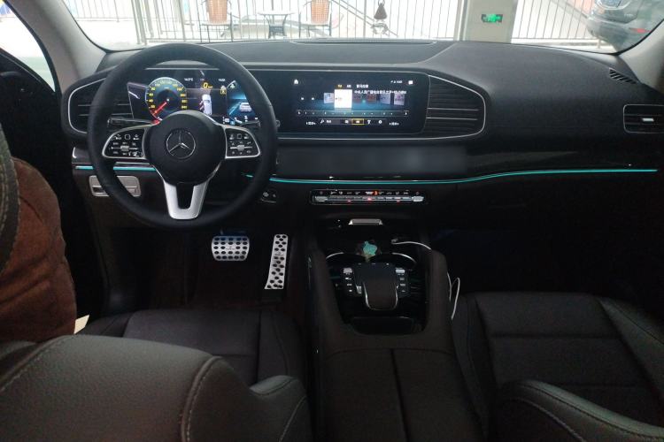 Used Mercedes-Benz GLE 2023 GLE 350 4MATIC Stylish Model Center Console