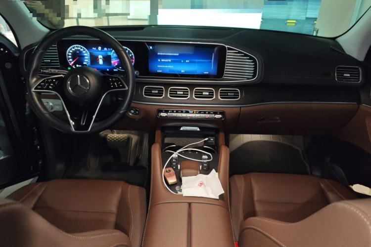 Used Mercedes-Benz GLE 2023 GLE 450 4MATIC Luxury Model Center Console