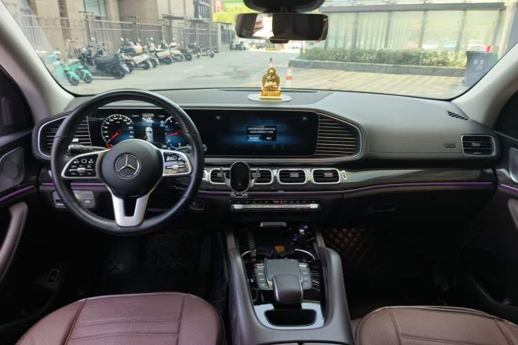 Used Mercedes-Benz GLE 2023 GLE 350 4MATIC Stylish Model Center Console