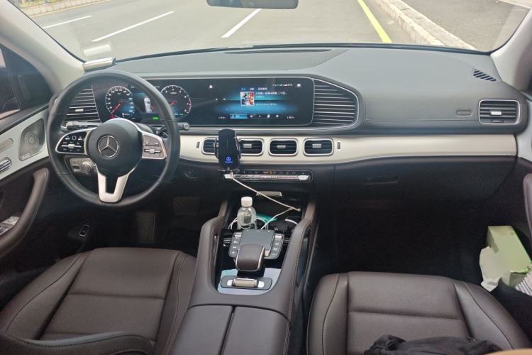 Used Mercedes-Benz GLE 2023 GLE 450 4MATIC Stylish Model Center Console