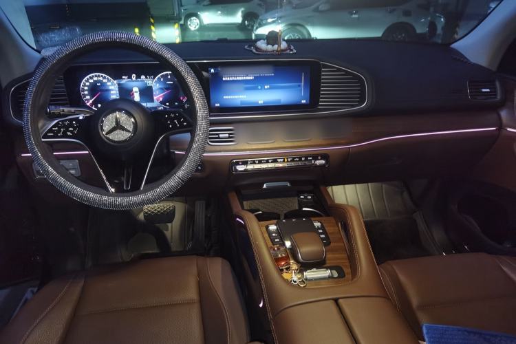 Used Mercedes-Benz GLE 2023 GLE 450 4MATIC Stylish Model Center Console