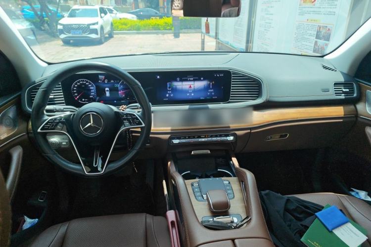 Used Mercedes-Benz GLE 2023 GLE 450 4MATIC Stylish Model Center Console
