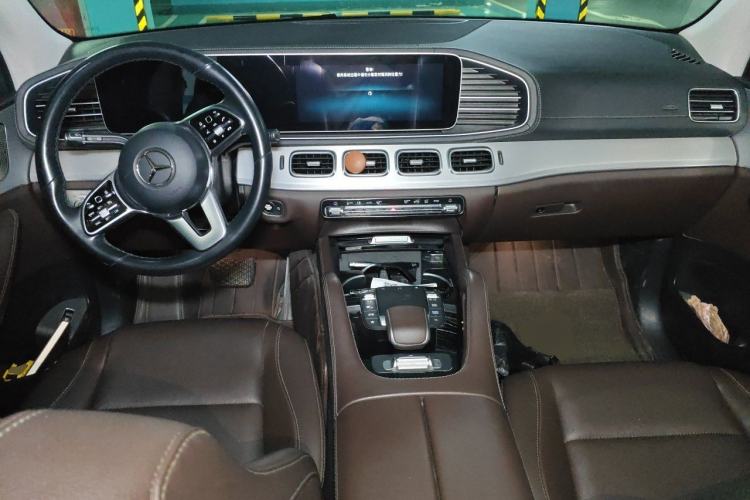 Used Mercedes-Benz GLE 2023 GLE 450 4MATIC Stylish Model Center Console