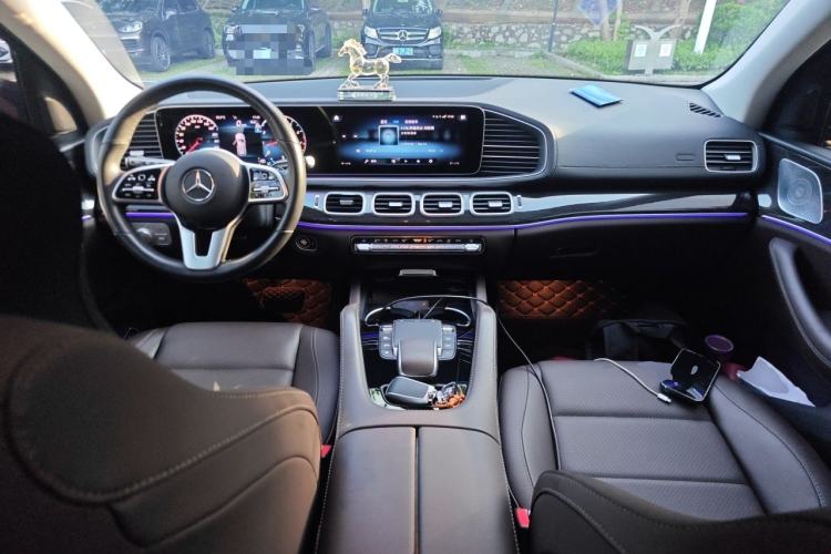 Used Mercedes-Benz GLE 2023 GLE 350 4MATIC Stylish Model Center Console
