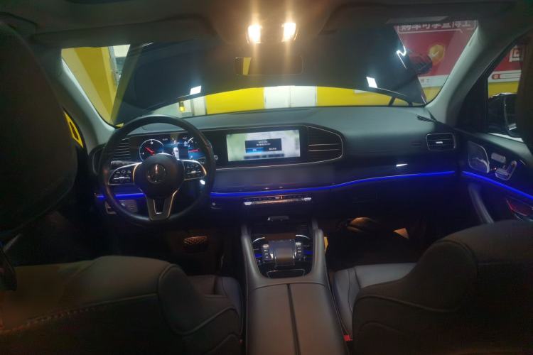 Used Mercedes-Benz GLE 2023 GLE 350 4MATIC Stylish Model Center Console