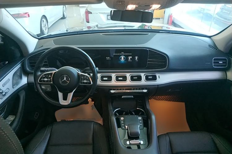Used Mercedes-Benz GLE 2023 GLE 450 4MATIC Stylish Model Center Console