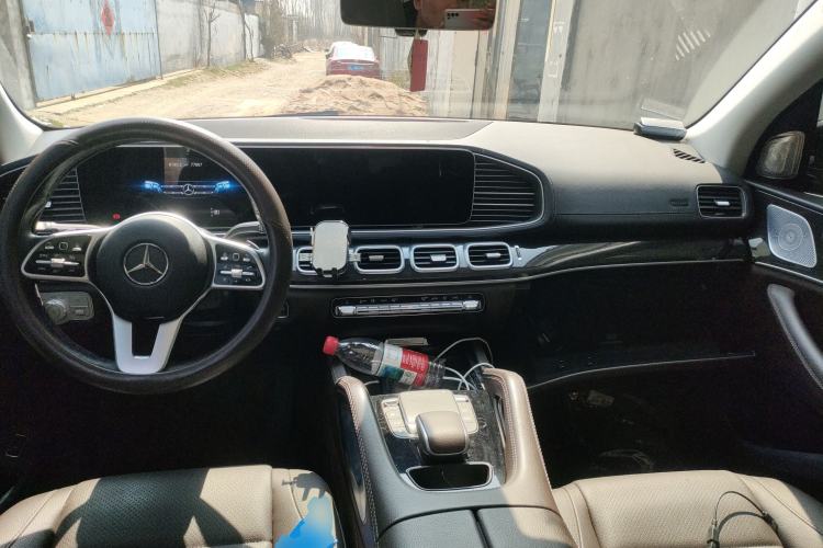 Used Mercedes-Benz GLE 2023 GLE 350 4MATIC Stylish Model Center Console