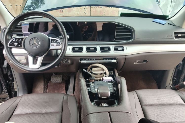 Used Mercedes-Benz GLE 2023 GLE 450 4MATIC Stylish Model Center Console