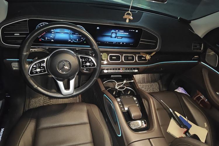 Used Mercedes-Benz GLE 2023 GLE 350 4MATIC Stylish Model Center Console