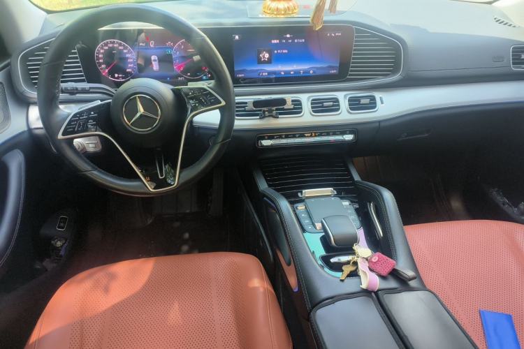 Used Mercedes-Benz GLE 2023 GLE 450 4MATIC AMG Line Center Console