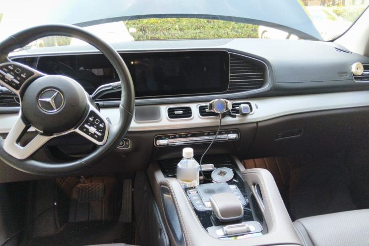 Used Mercedes-Benz GLE 2023 GLE 450 4MATIC Stylish Model Center Console