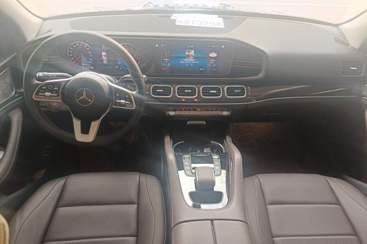 Used Mercedes-Benz GLE 2023 GLE 350 4MATIC Stylish Model Center Console