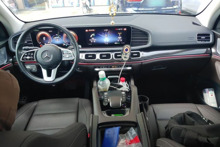 Used Mercedes-Benz GLE 2023 GLE 350 4MATIC Stylish Model Center Console