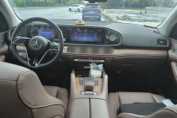 Used Mercedes-Benz GLE 2023 GLE 450 4MATIC Stylish Model Center Console