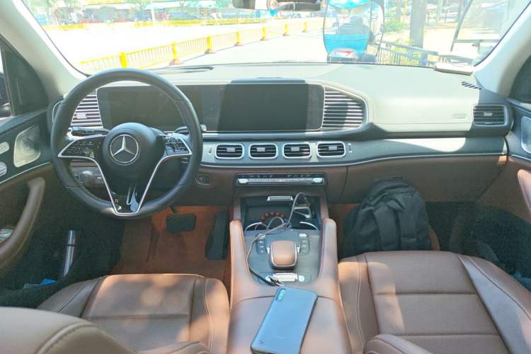 Used Mercedes-Benz GLE 2023 GLE 450 4MATIC Luxury Model Center Console