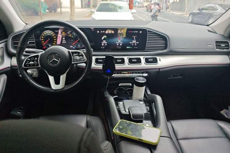 Used Mercedes-Benz GLE 2023 GLE 350 4MATIC Coupe SUV Luxury Model Center Console