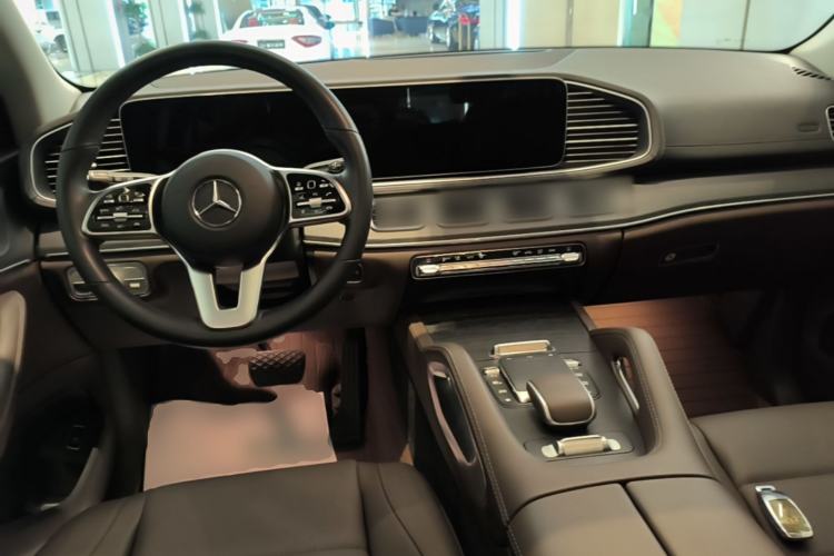 Used Mercedes-Benz GLE 2023 GLE 450 4MATIC Luxury Model Center Console