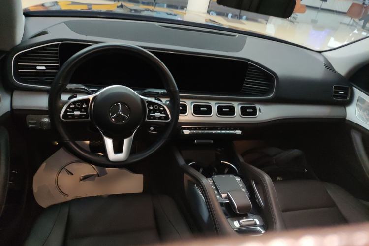Used Mercedes-Benz GLE 2023 GLE 450 4MATIC Stylish Model Center Console