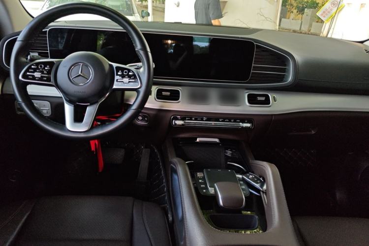 Used Mercedes-Benz GLE 2023 GLE 450 4MATIC Stylish Model Center Console