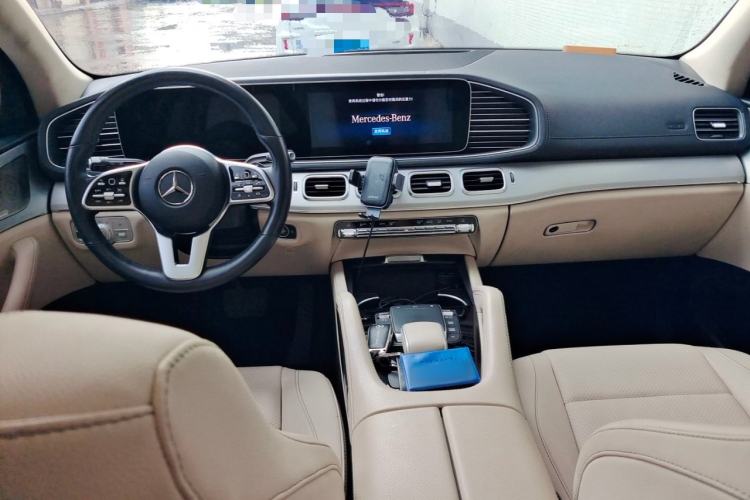 Used Mercedes-Benz GLE 2023 GLE 450 4MATIC Stylish Model Center Console