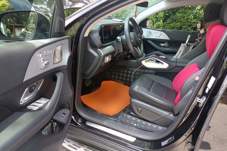 Used Mercedes-Benz GLE 2023 Refreshed GLE 350 4MATIC Coupe SUV Luxury Edition Driver Seat