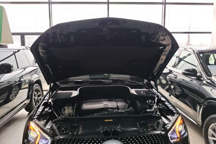Used Mercedes-Benz GLE 2023 GLE 350 4MATIC Stylish Model Engine Bay
