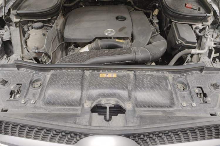 Used Mercedes-Benz GLE 2023 GLE 350 4MATIC Stylish Model Engine Bay