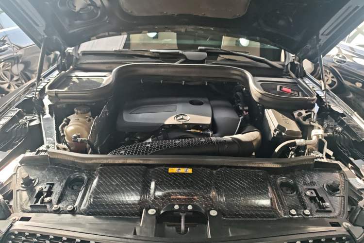 Used Mercedes-Benz GLE 2023 GLE 350 4MATIC Stylish Model Engine Bay