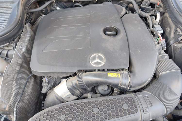 Used Mercedes-Benz GLE 2023 GLE 350 4MATIC Stylish Model Engine Bay