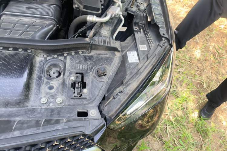 Used Mercedes-Benz GLE 2023 GLE 450 4MATIC AMG Line Engine Bay Left
