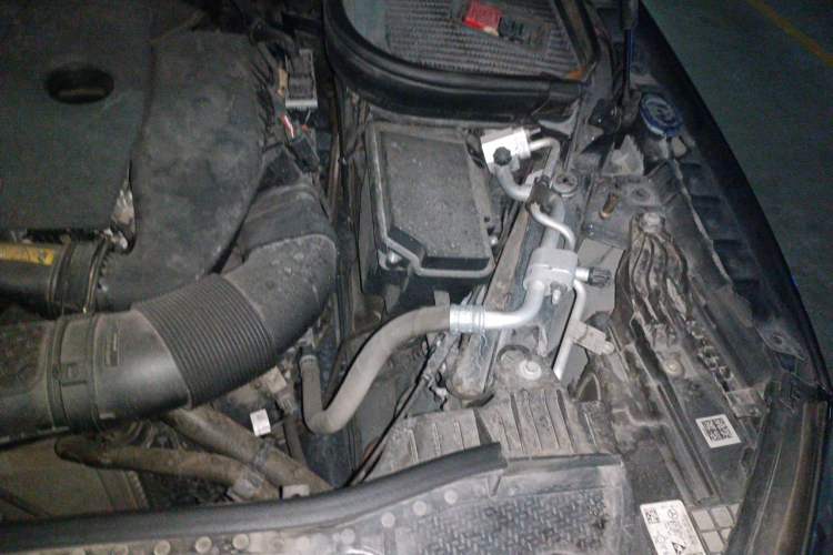 Used Mercedes-Benz GLE 2023 GLE 350 4MATIC Stylish Model Engine Bay Left