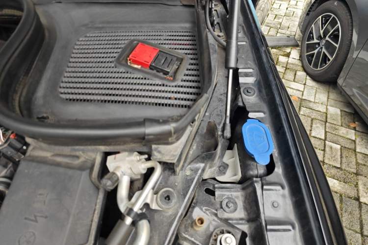 Used Mercedes-Benz GLE 2023 GLE 350 4MATIC Stylish Model Engine Bay Left
