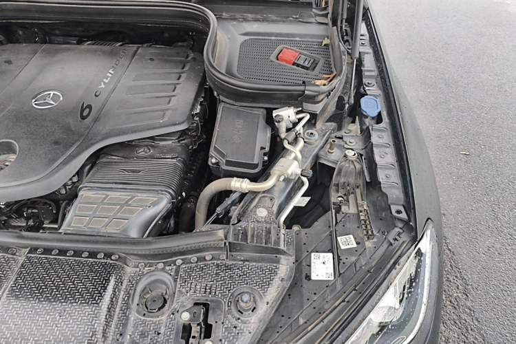 Used Mercedes-Benz GLE 2023 GLE 450 4MATIC Stylish Model Engine Bay Left